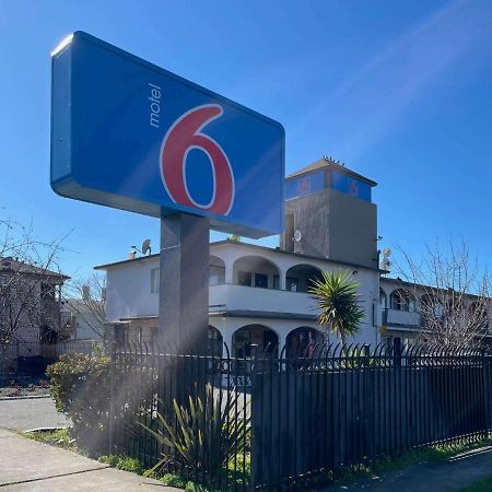 Motel 6 Richmond Ca Civic Center Екстер'єр фото