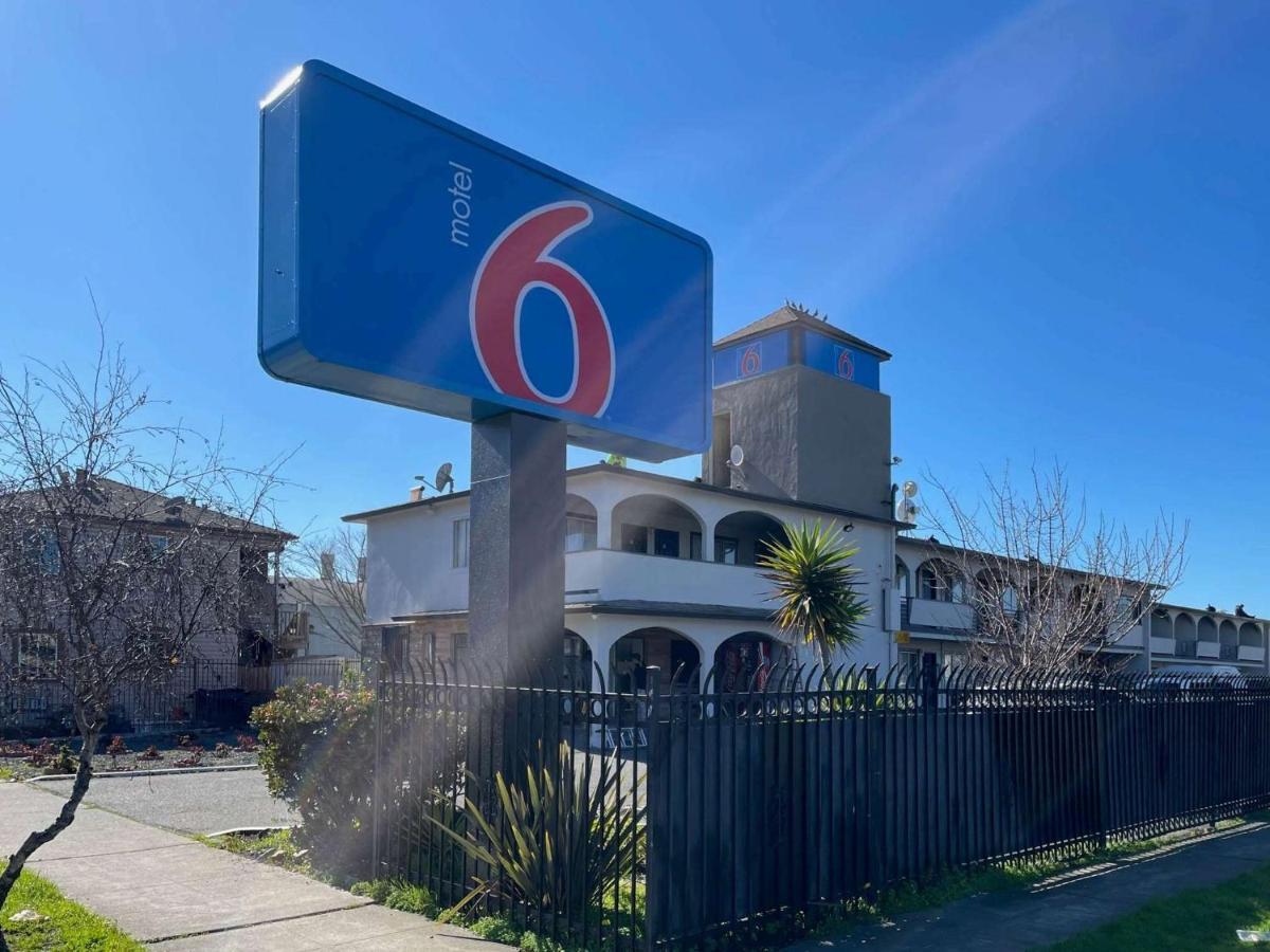 Motel 6 Richmond Ca Civic Center Екстер'єр фото